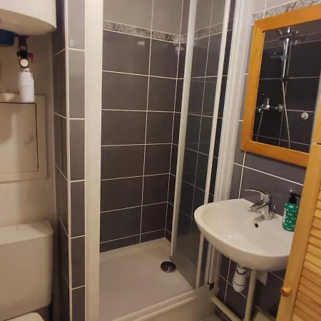 Appartement Cosy Pour 3 Au Pied Des Pistes - Fr-1-557-22 Les Adrets